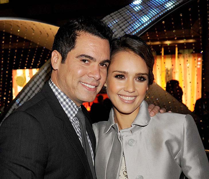 10-celebrities-that-married-their-biggest-fans_1