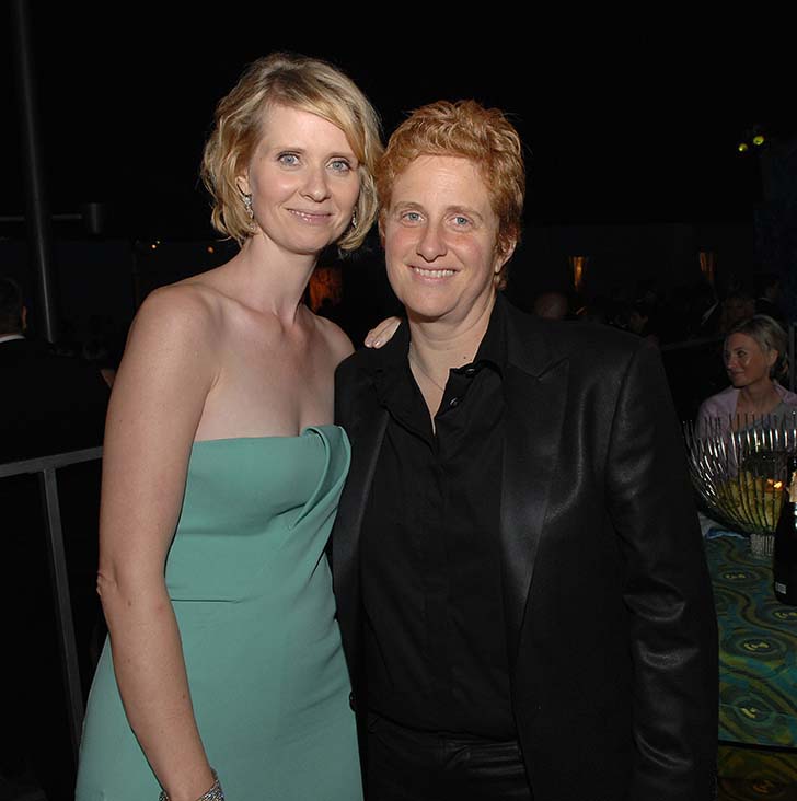 10-celebrities-that-married-their-biggest-fans_3