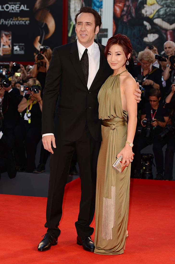 10-celebrities-that-married-their-biggest-fans_7