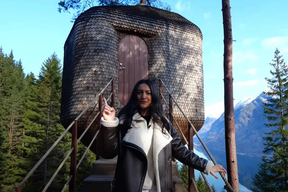 A 27-Year-Old Woman's Enchanted Life In A Cozy Mountain Retreat_10