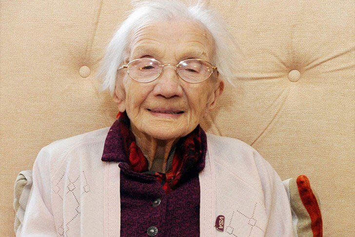 96-Year-Old Woman Puts Home Up For Sale And People Go Inside To Find It Untouched After 72 Years_34