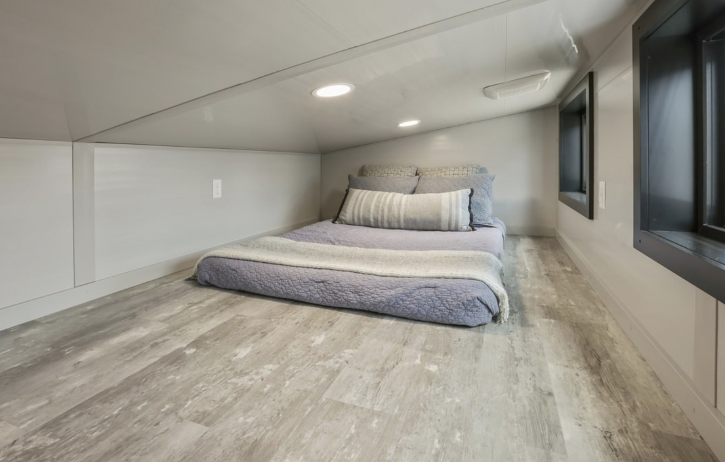 How 290 Sq Ft Of Wooden Bliss Can Change Your Idea Of Cozy Living_19