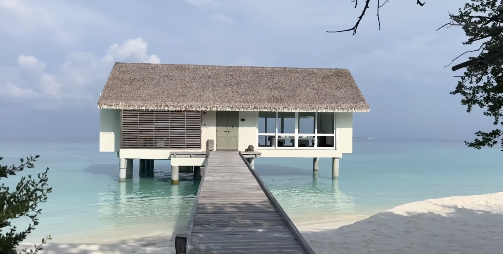 inside-a-50-000-night-5-acre-maldives-private-island-resort-21