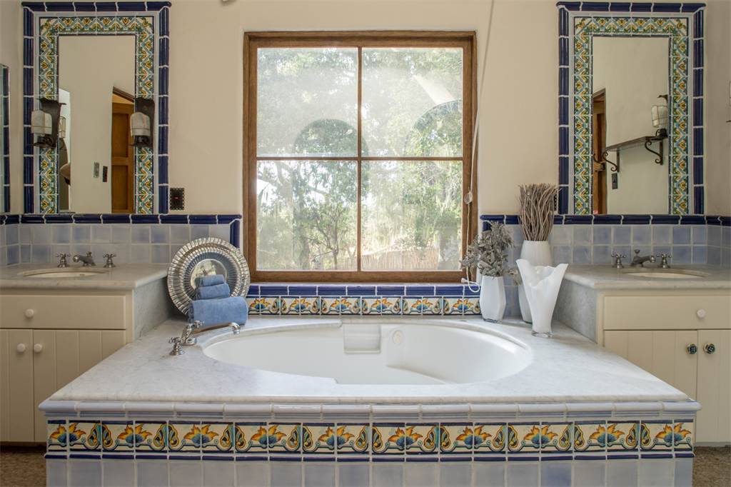 Inside Clint Eastwood's Stunning $9.75M Pebble Beach Estate_10