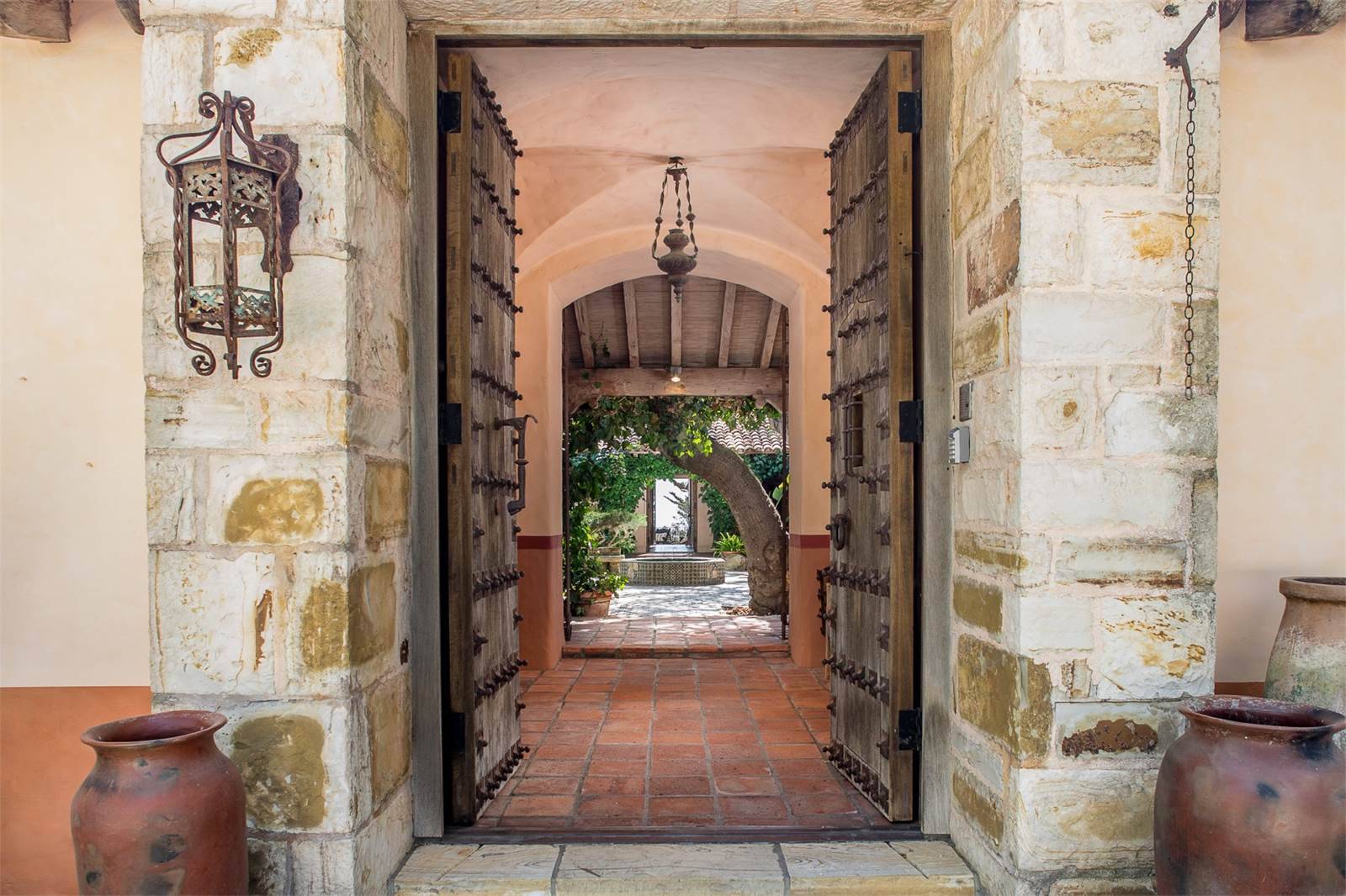 Inside Clint Eastwood's Stunning $9.75M Pebble Beach Estate_3