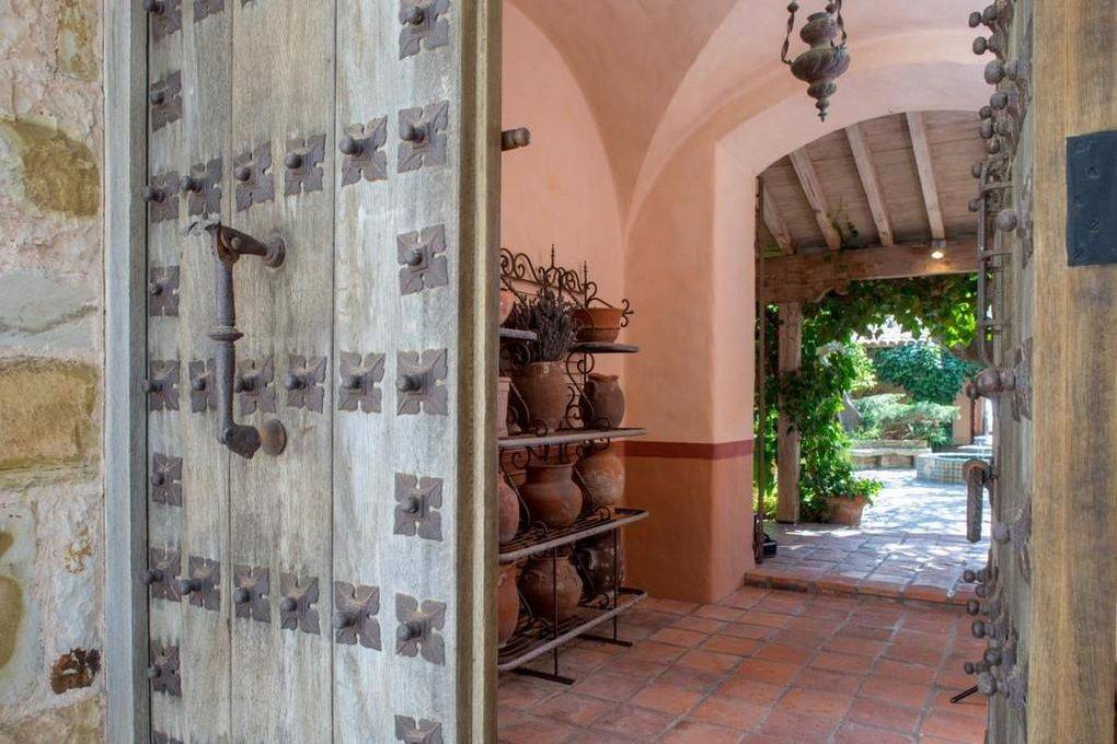 Inside Clint Eastwood's Stunning $9.75M Pebble Beach Estate_4
