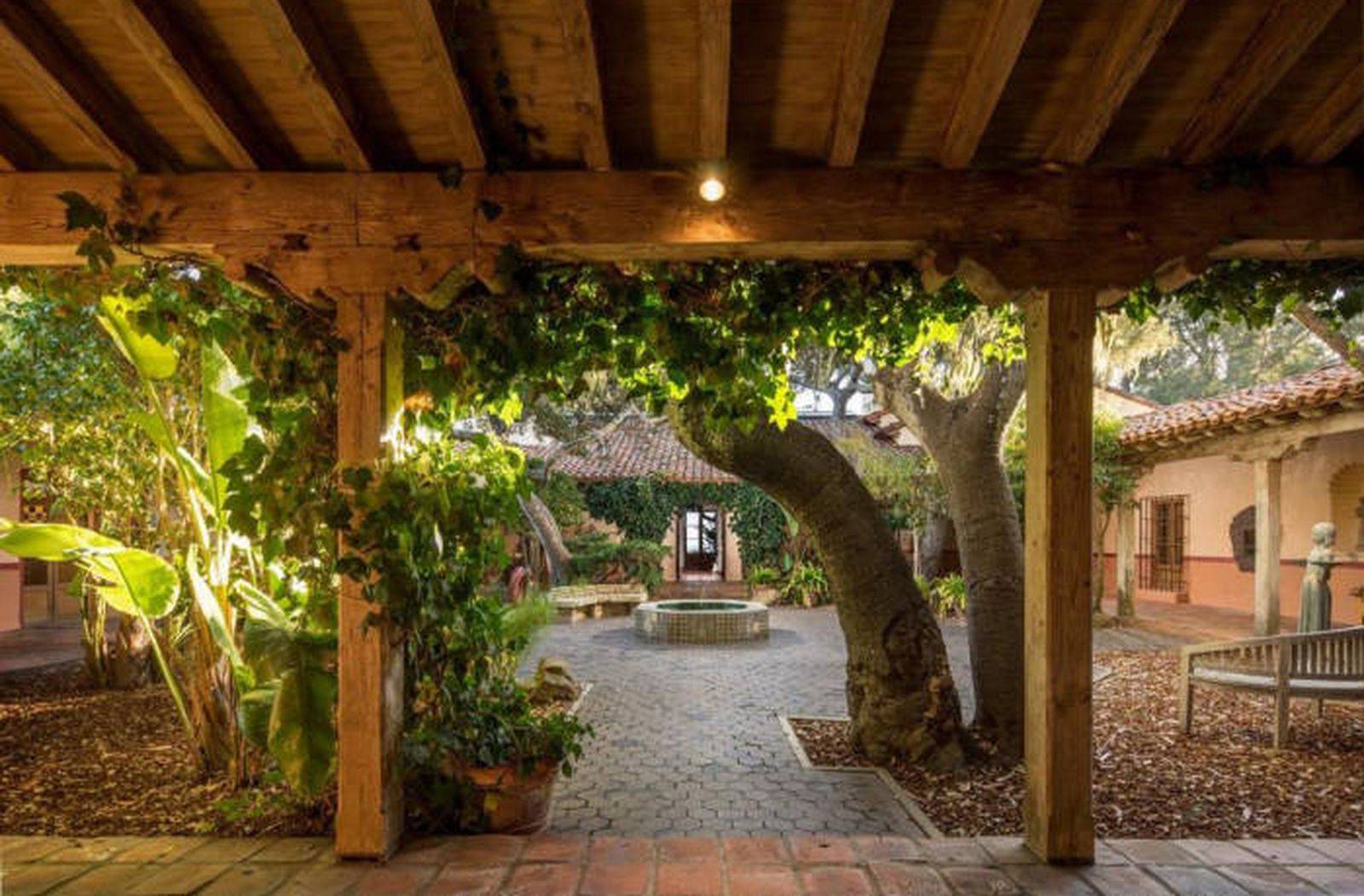 Inside Clint Eastwood's Stunning $9.75M Pebble Beach Estate_5