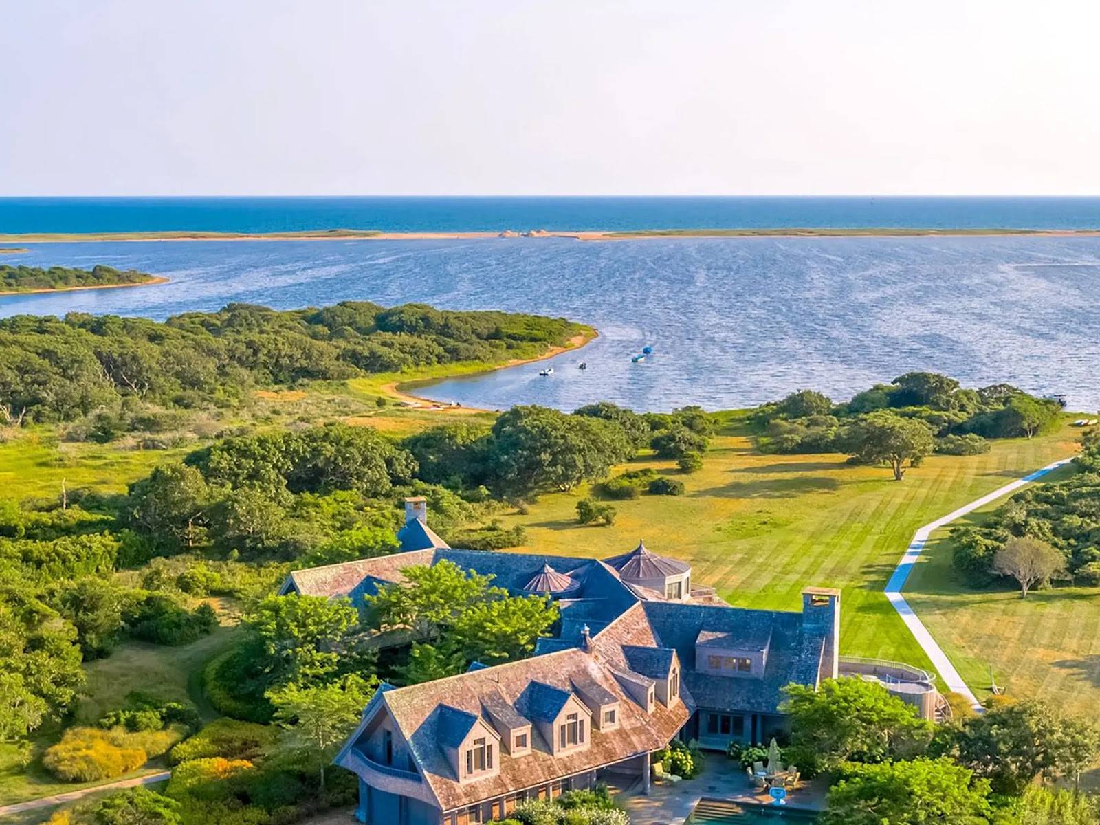 Inside Look: A Tour of The Obamas' $12M New House_11