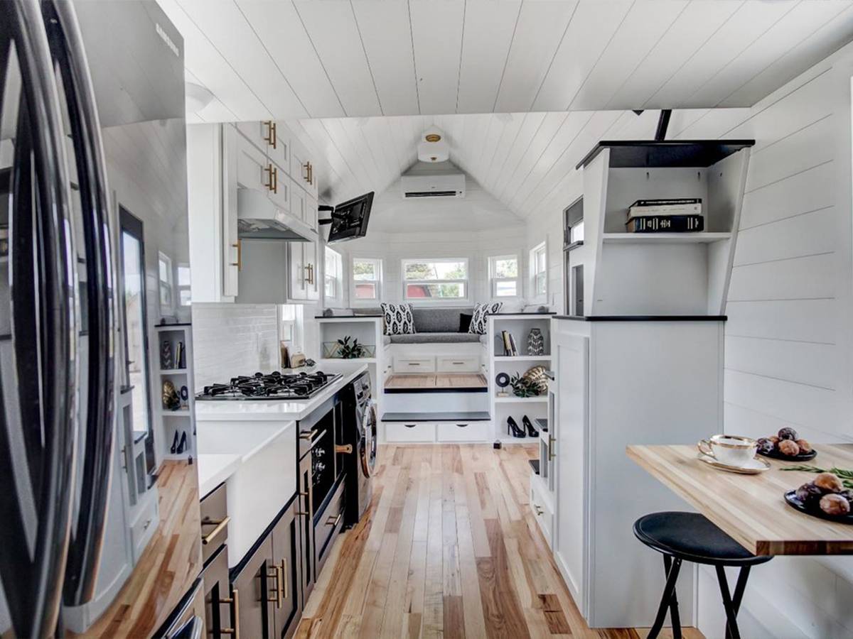 Inside This 240-Square-Foot Trailer House With The Biggest Hearts_11