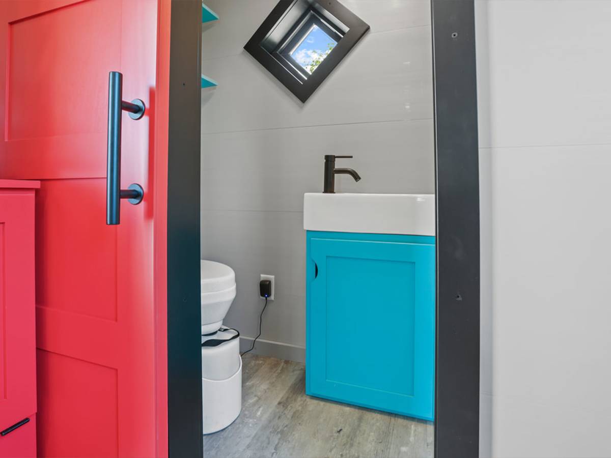 Inside This 240-Square-Foot Trailer House With The Biggest Hearts_3