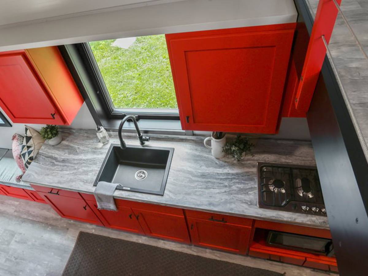 Inside This 240-Square-Foot Trailer House With The Biggest Hearts_4