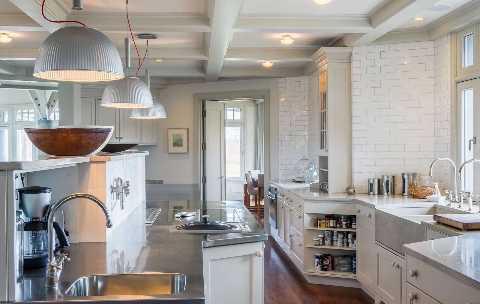Peek Inside The Obamas' $12M Waterfront Estate_25