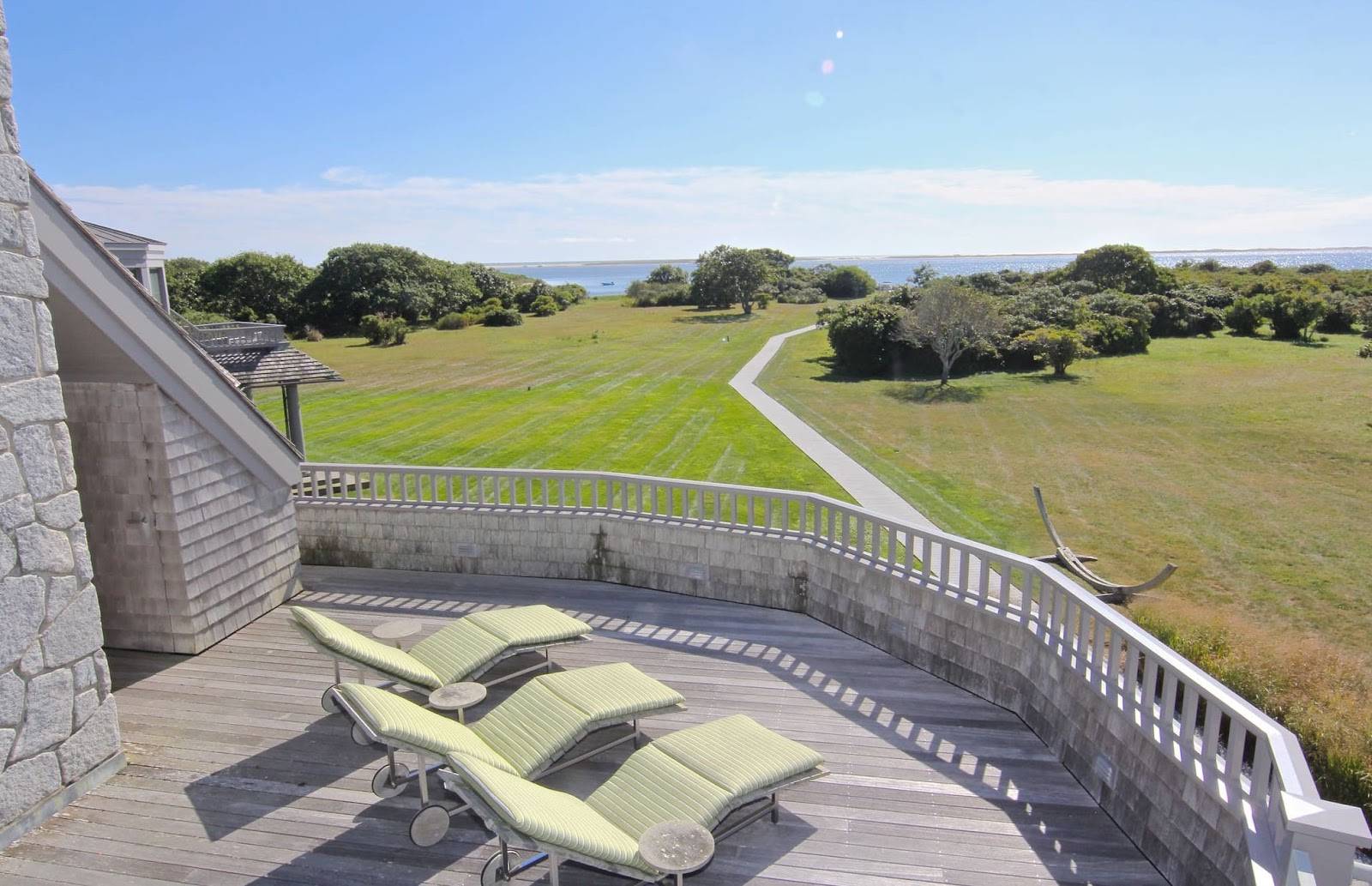 Peek Inside The Obamas' $12M Waterfront Estate_28