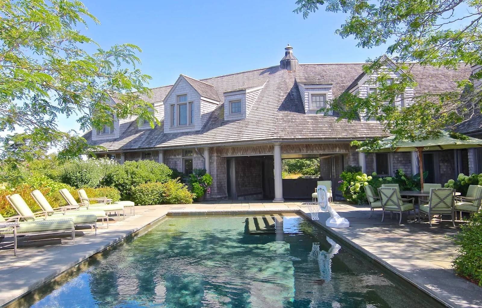 Peek Inside The Obamas' $12M Waterfront Estate_31