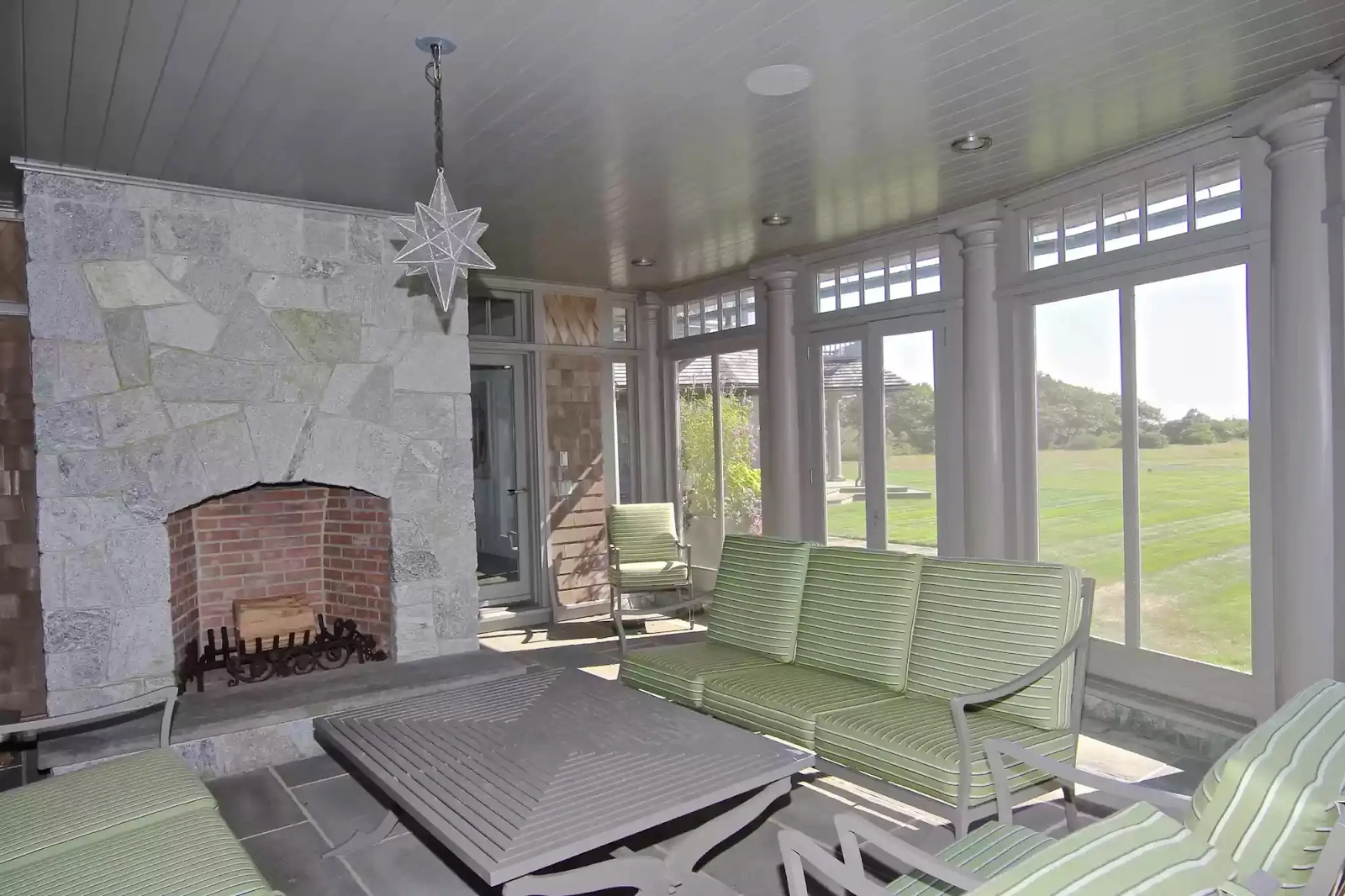 Peek Inside The Obamas' $12M Waterfront Estate_35