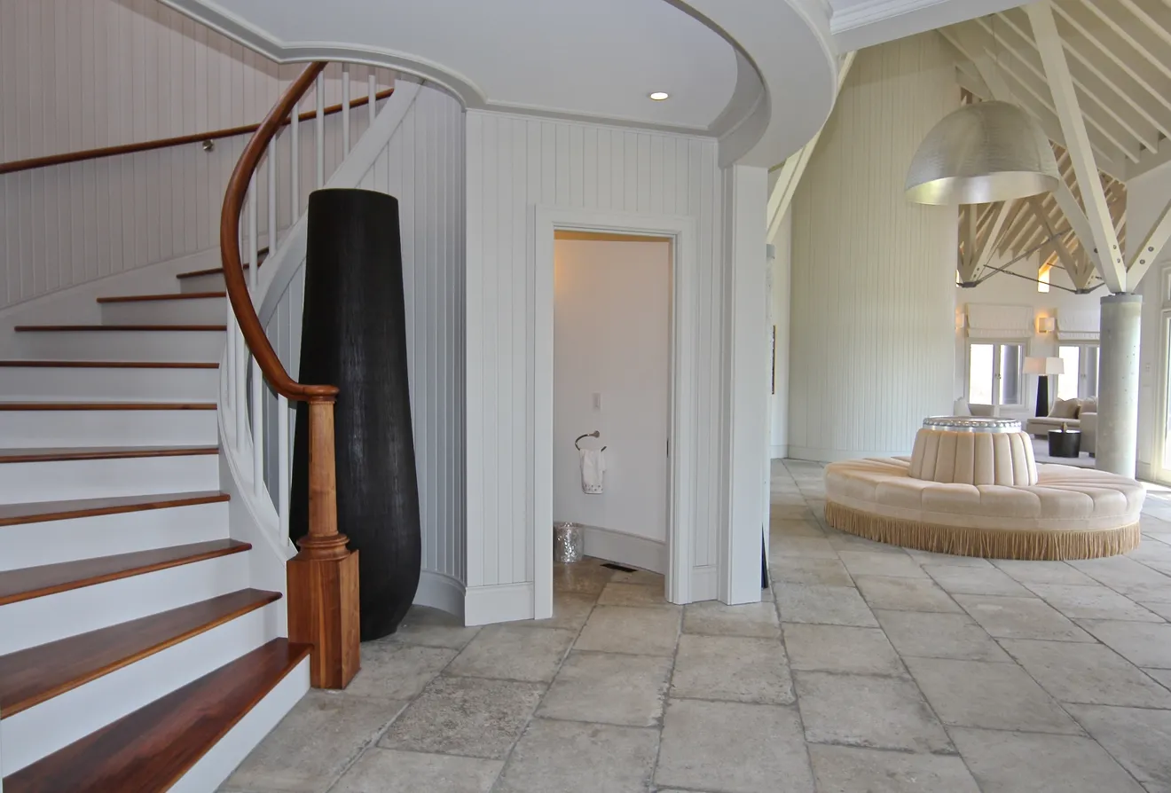 Peek Inside The Obamas' $12M Waterfront Estate_37