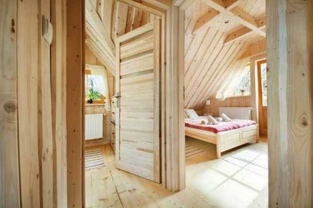 Step Inside This Enchanting 290-Sq-Ft Tiny Cabin That Warms Your Soul_6