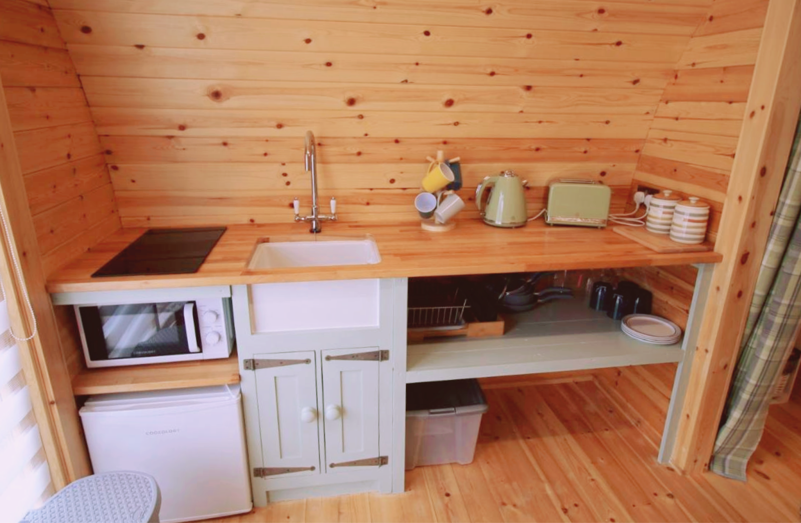 This Tiny Log Cabin Is Only 20 Sqm, But You'll Love It After Stepping Inside!_12