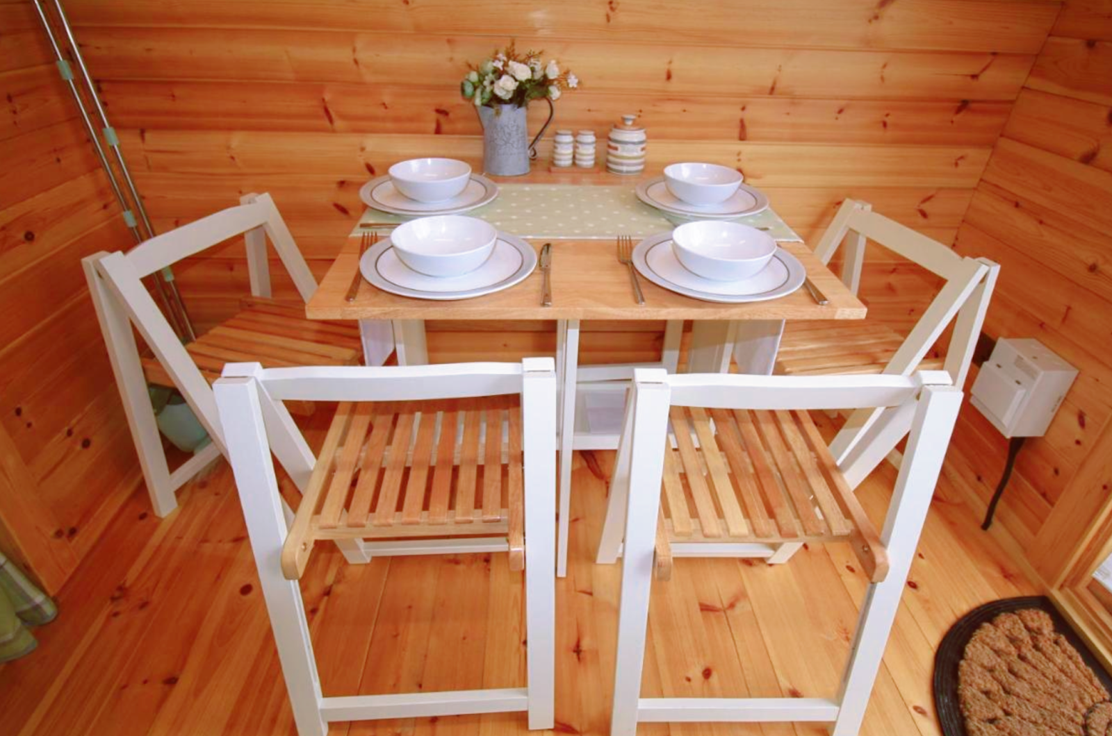 This Tiny Log Cabin Is Only 20 Sqm, But You'll Love It After Stepping Inside!_13