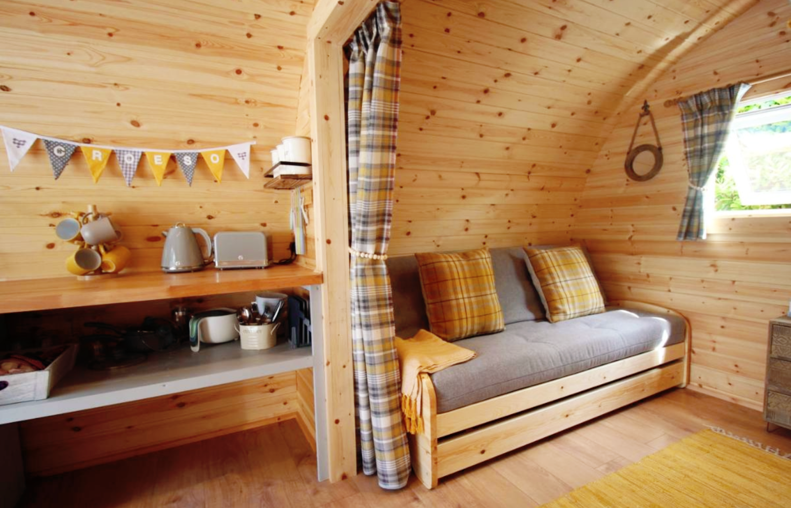 This Tiny Log Cabin Is Only 20 Sqm, But You'll Love It After Stepping Inside!_14
