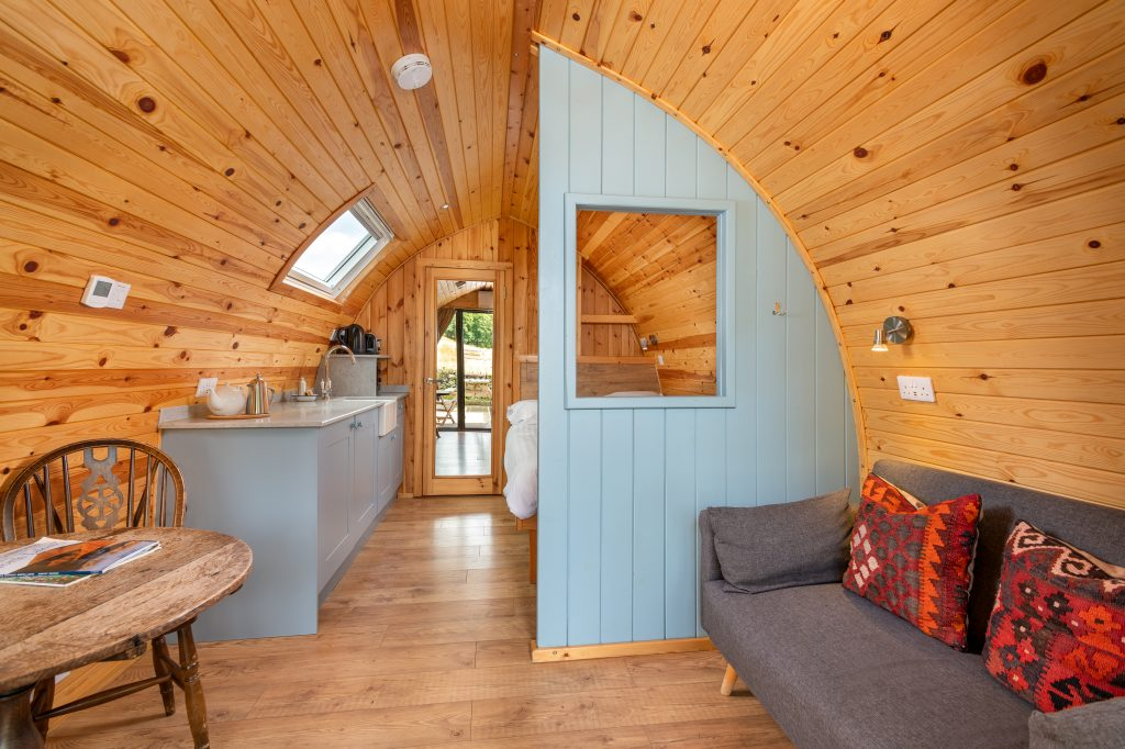 This Tiny Log Cabin Is Only 20 Sqm, But You'll Love It After Stepping Inside!_2
