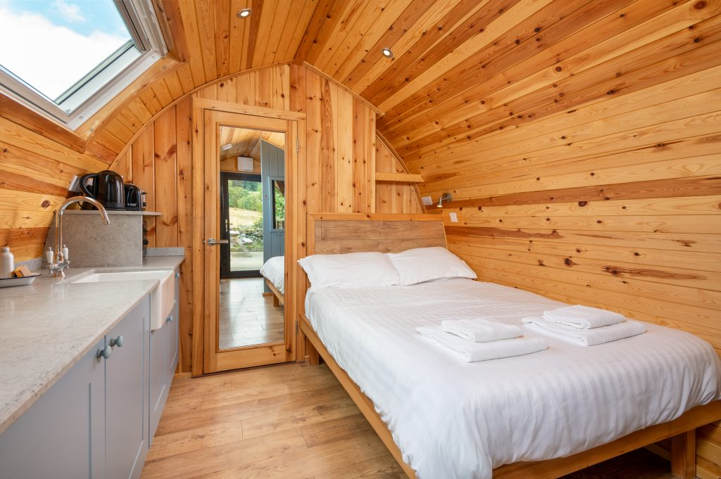 This Tiny Log Cabin Is Only 20 Sqm, But You'll Love It After Stepping Inside!_3