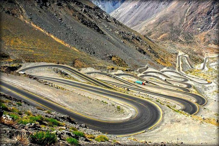 World's 25 Most Dangerous Roads You Should Avoid Crossing_10