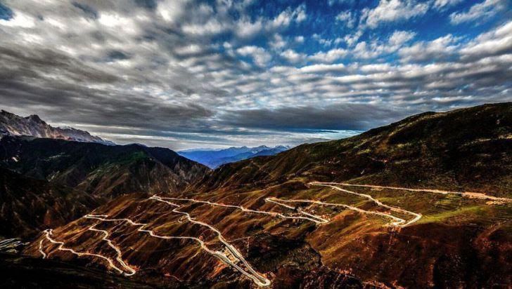World's 25 Most Dangerous Roads You Should Avoid Crossing_11