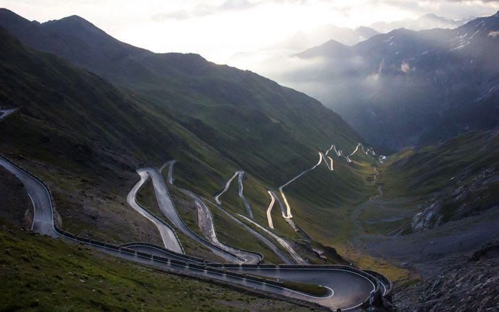 World's 25 Most Dangerous Roads You Should Avoid Crossing_12