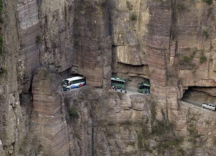 World's 25 Most Dangerous Roads You Should Avoid Crossing_18