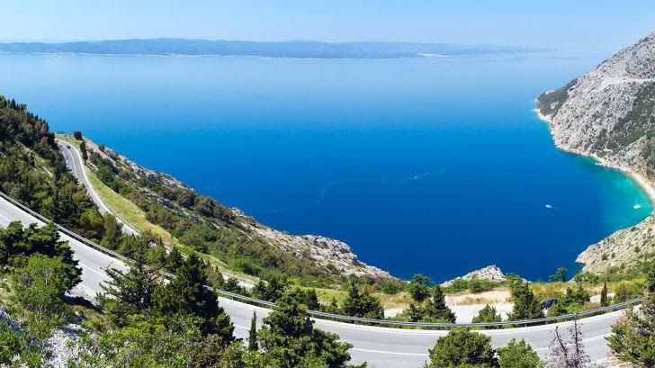 World's 25 Most Dangerous Roads You Should Avoid Crossing_7