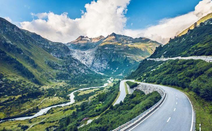 World's 25 Most Dangerous Roads You Should Avoid Crossing_8