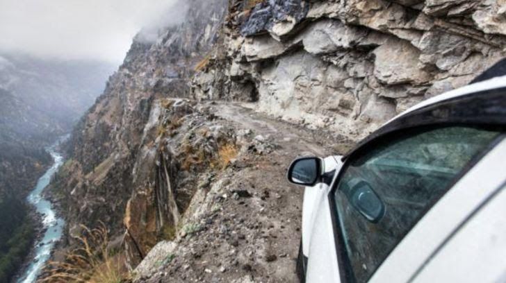World's 25 Most Dangerous Roads You Should Avoid Crossing_9