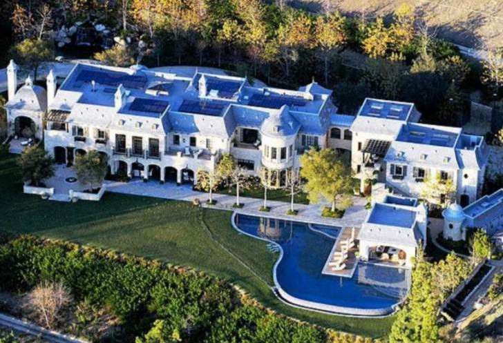 19 Gorgeous Mansions Owned By Movie Stars_25