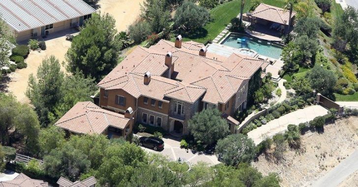 19 Gorgeous Mansions Owned By Movie Stars_26
