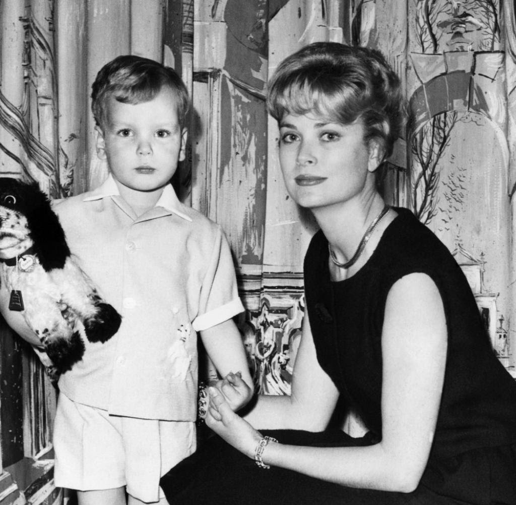 20 Vintage Photographs Of Celebrity Moms Being The Absolute Best_6