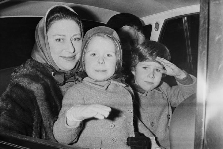 20 Vintage Photos Of Celebrity Moms Being The Absolute Bes_3