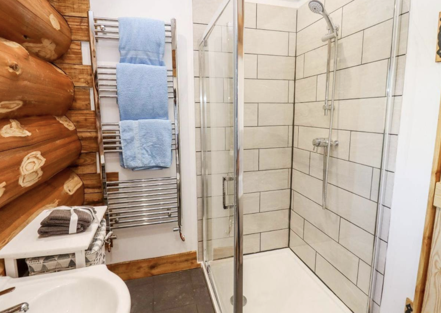 210 Square Feet Of Tiny House Perfection That Defies Logic_4