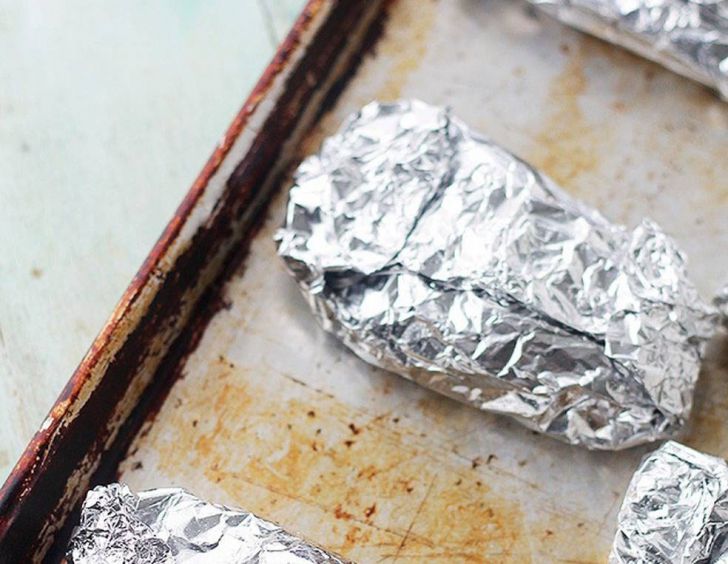 23 Incredible Uses Of Aluminum Foil_12