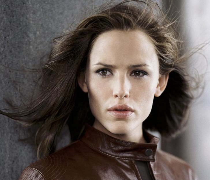 8-famous-celebs-who-never-mind-flaunting-their-flaws_7