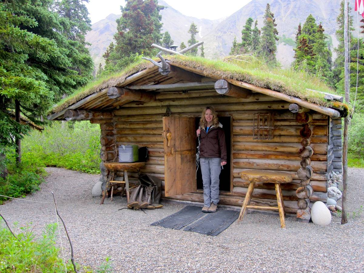A Tiny 20-Sqm Cabin Hides An Amazing Interior. Check It Out!_11