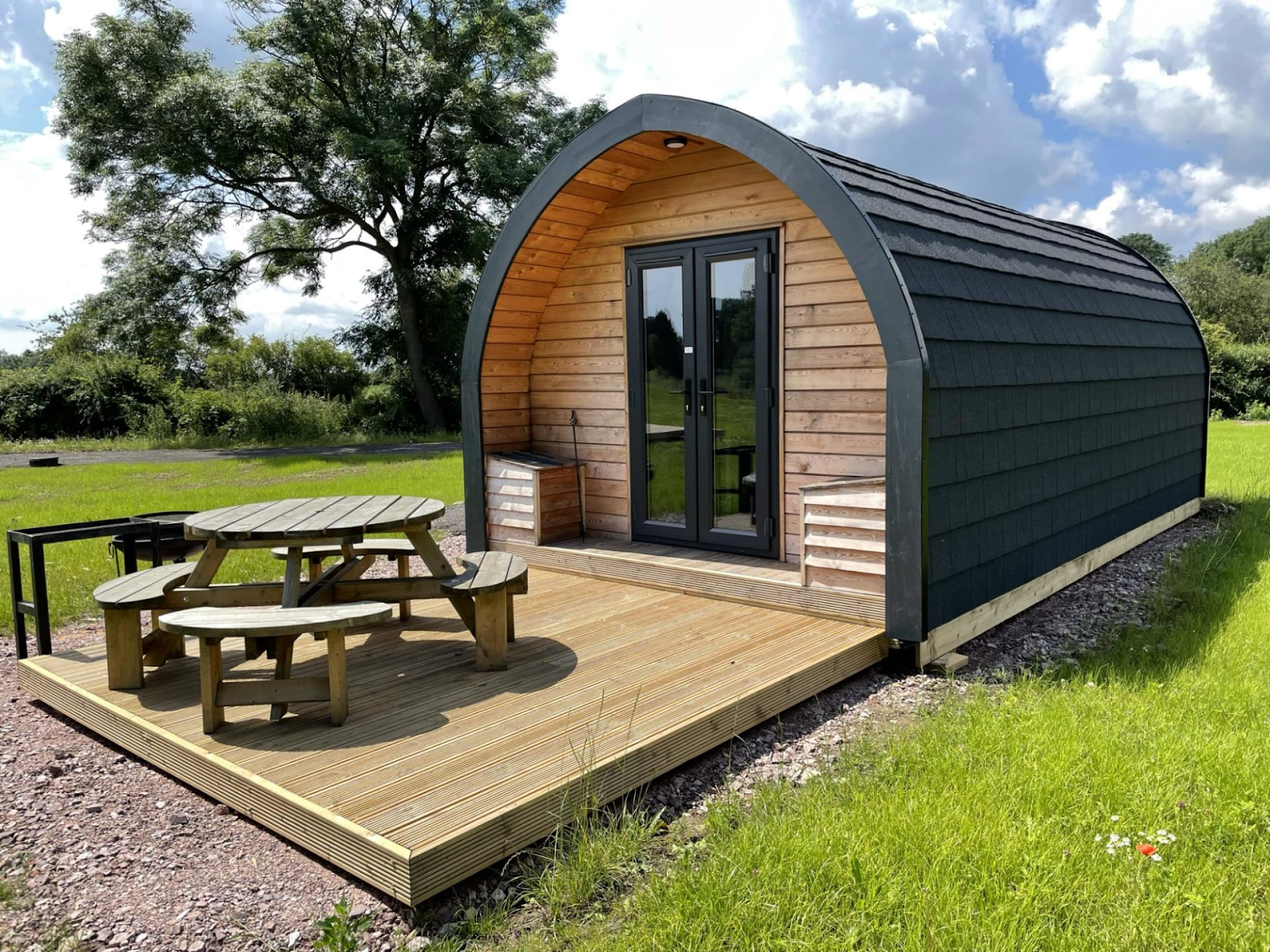 A Tiny 20-Sqm Cabin Hides An Amazing Interior. Check It Out!_15