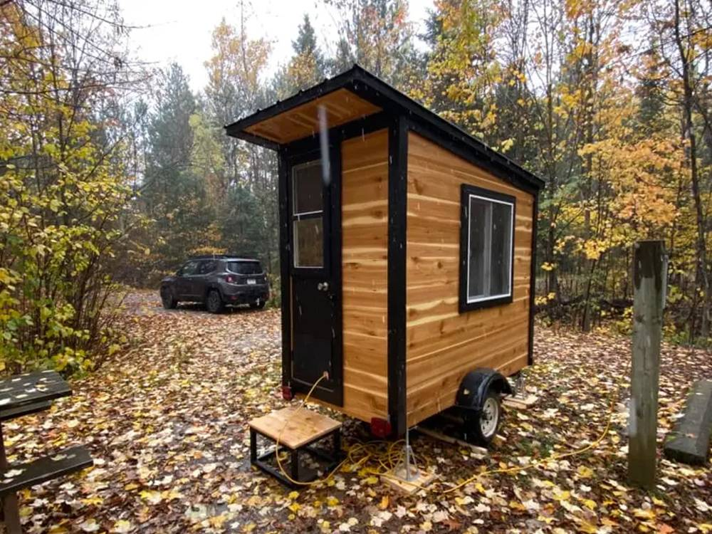 A Tiny 20-Sqm Cabin Hides An Amazing Interior. Check It Out!_17