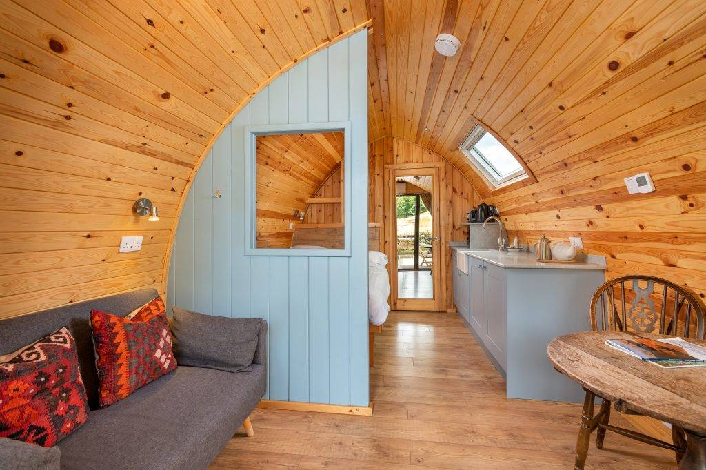 A Tiny 20-Sqm Cabin Hides An Amazing Interior. Check It Out!_2