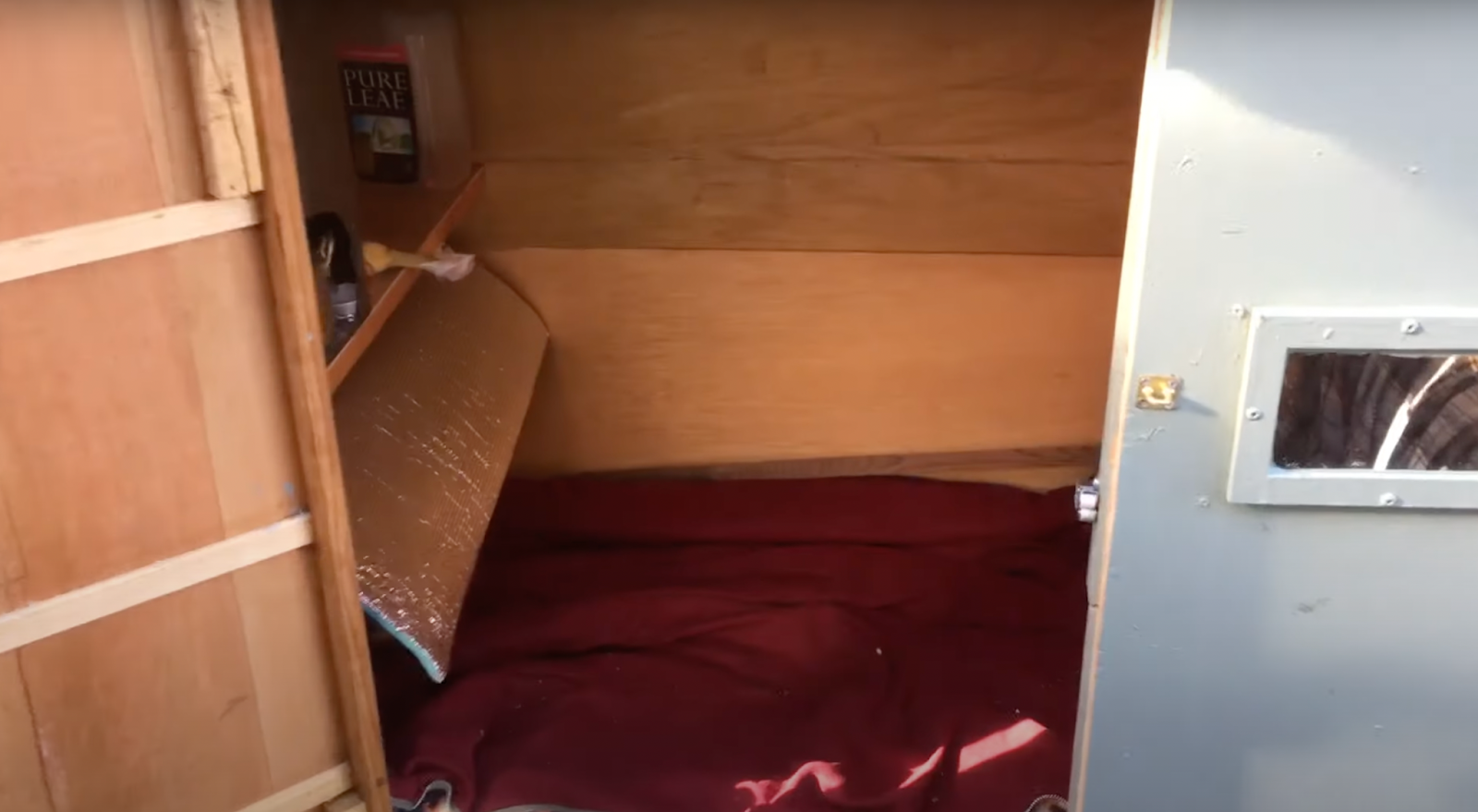 A Tiny 20-Sqm Cabin Hides An Amazing Interior. Check It Out!_20