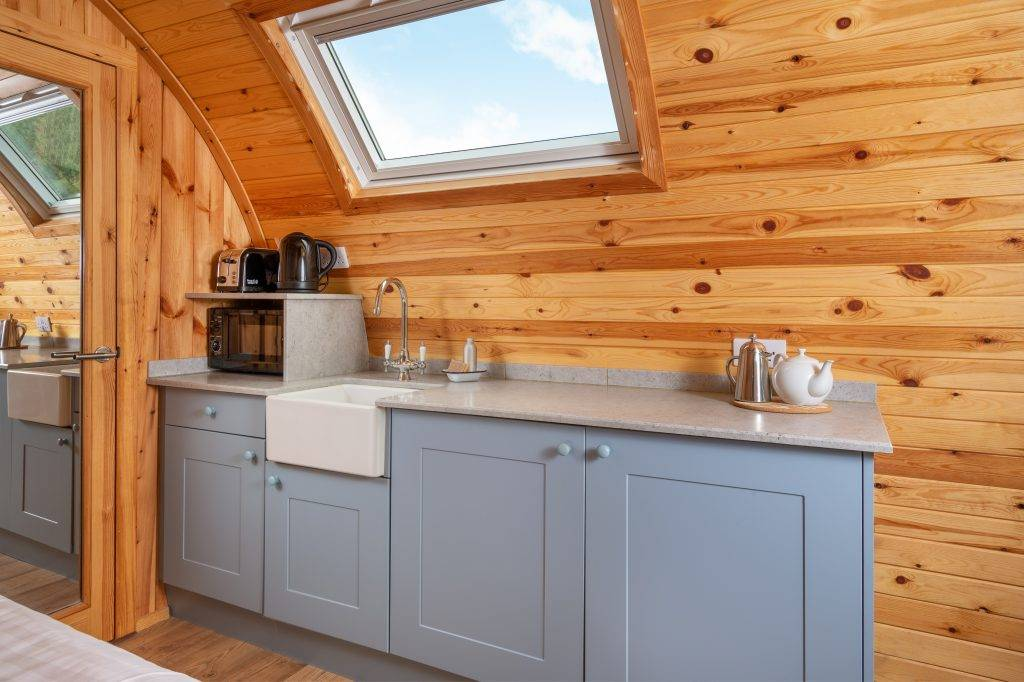 A Tiny 20-Sqm Cabin Hides An Amazing Interior. Check It Out!_3