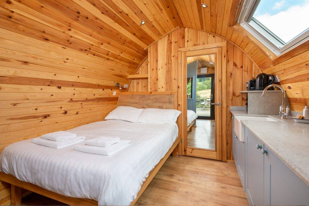 A Tiny 20-Sqm Cabin Hides An Amazing Interior. Check It Out!_4
