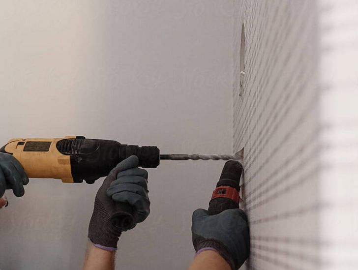 After Noticing Two Mysterious Holes On His Wall, Man Makes Unusual Discovery_10