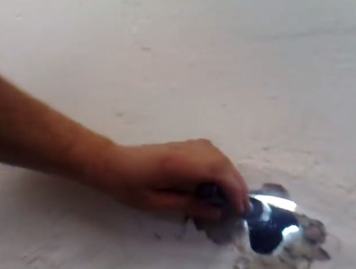 After Noticing Two Mysterious Holes On His Wall, Man Makes Unusual Discovery_2