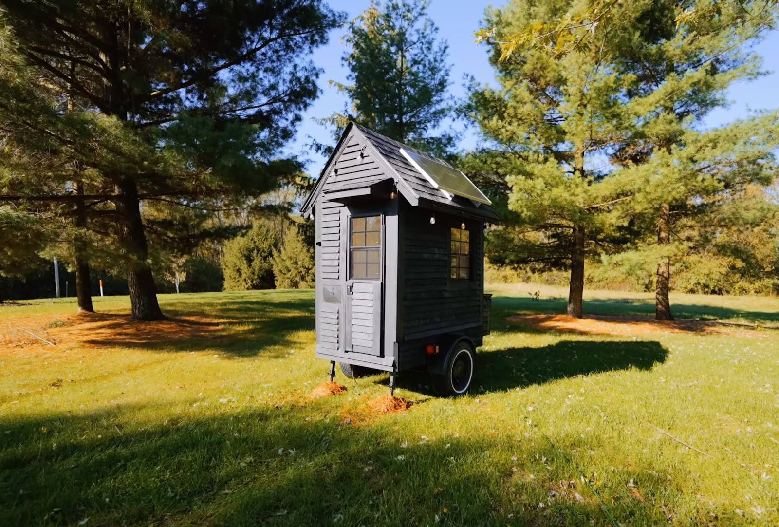 All Facilities In 19.46 Sq. Ft.! The World's Smallest Tiny House Built For $5,000_1